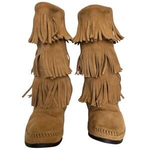 NWOT Minnetonka 3-Layer Fringe Boot size 9